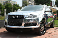 Audi Q7 оклейка серебряной хром плёнкой