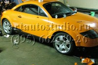Audi TT стайлинг оранжевой глянцевой плёнкой