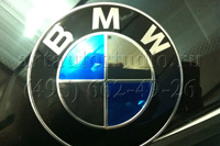 BMW M5 оклейка синей зеркальной плёнкой