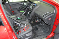 Ford Focus III стайлинг элементов салона красной зеркальной плёнкой