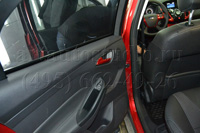 Ford Focus III стайлинг элементов салона красной зеркальной плёнкой