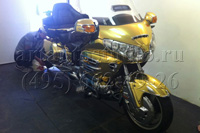 Honda Gold Wing оклейка мотоцикла зеркальной золотой плёнкой