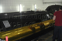 Lincoln свадебный лимузин обтяжка автомобиля зеркальной золотой хром плёнкой