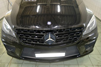 Mercedes стайлинг чёрной глянцевой плёнкой