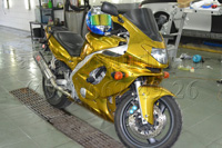 Стайлинг мотоцикла золотой зеркальной плёнкой